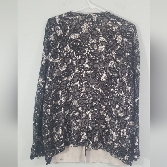 Croft & Barrow Black & White Floral Button Down Cardigan. Size 2 XL. - Picture 6 of 9